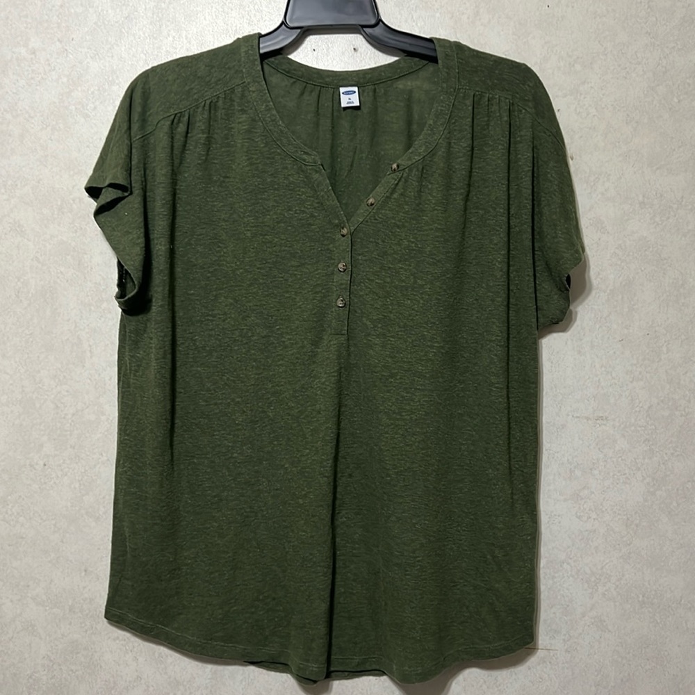 Set of two Ladies XL Old Navy short sleeve linen shirts.